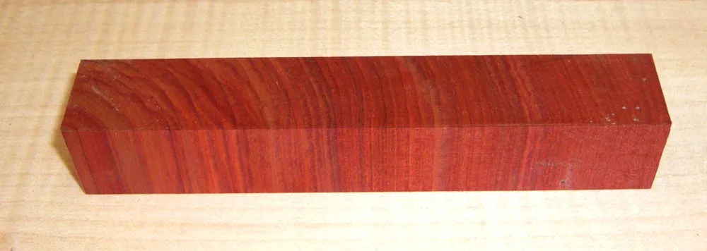 Chakte Kok, Crosscut Red Heart Penblank 120 x 20 x 20 mm