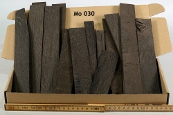Mo030 Bog Oak Assortment of remnants 15 pcs. a 330-60 x 40-10 x 14-1 mm